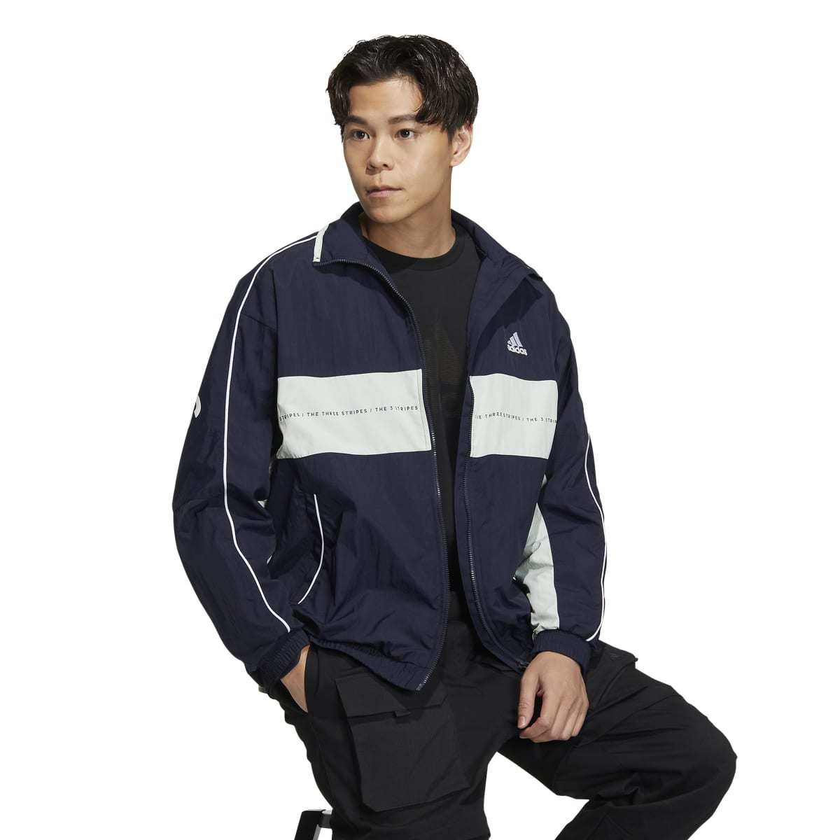 adidas】オーバーサイズフィット ウーブンジャケット（ジェンダー