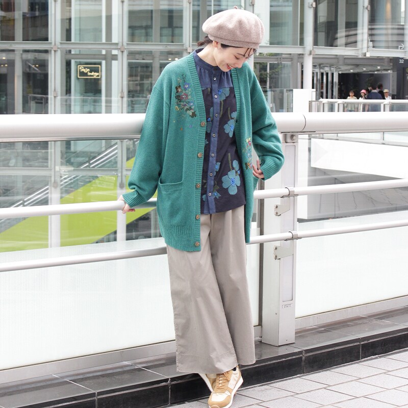 コットンピーチストレッチ×ボタニカルアートプリントストレートパンツ