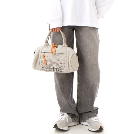 [^:34010253]JtȎhJIȃh^̃V_[obOBRpNgȃTCYłA[͂@\ɗDꂽdlɂȂĂ܂Bfނ͒ʏ̃O^Ƃ͈قȂAȃ^Cv̏_炩ȑfނgp܂BV_[[̃R[hŌR̒𒲐߂邱Ƃ\łBd:250gO|Pbg:2|Pbg:3X܂ւ₢킹̍ۂ́AL̕iԂ\tB[iԁF34010253]