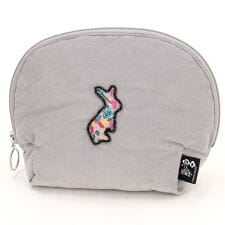 スーパーハッカ(SUPER HAKKA)のウサギモチーフ付きコーデュロイラウンドポーチ