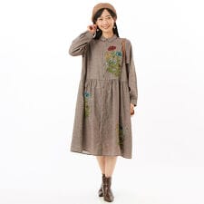 スーパーハッカ(SUPER HAKKA)のコットンビエラ先染めシャンブレービッグポピーブーケ刺繍シャツワンピース（前開き）