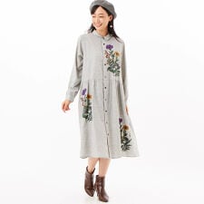 スーパーハッカ(SUPER HAKKA)のコットンビエラ先染めシャンブレービッグポピーブーケ刺繍シャツワンピース（前開き）