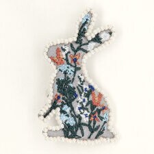 刺繍ブローチ｢ウサギ｣