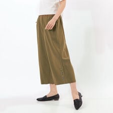 レーヨンナイロンストレッチ フラワーワンポイント刺繍ワイドパンツ