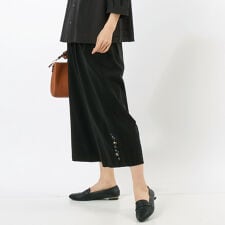 レーヨンナイロンストレッチ フラワーワンポイント刺繍ワイドパンツ