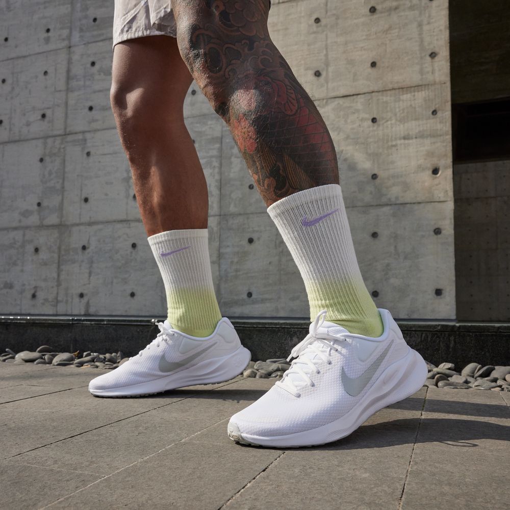 [�}���C]NIKE/�i�C�L/NIKE REVOLUTION 7/�i�C�L ���{�����[�V���� 7/�i�C�L�iNIKE�j 100(�z���C�g)