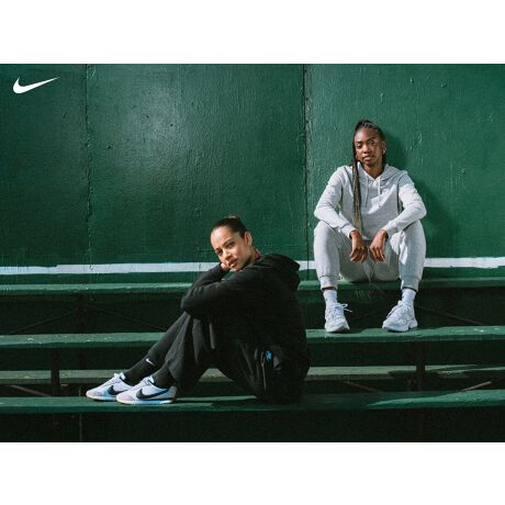 [^:HM4771]iCL pVtBbŃAhX^CCXs[V𓾂āAV^Cv̍T߂ȃX^CɎdグꑫB bVƃXG[h̃Abp[ɁAӂ炵XEbVSvX܂BtbNXO[ui\[ɂaj񂾃w{[\[ŁA70NX^CɂЂ˂Ă܂B