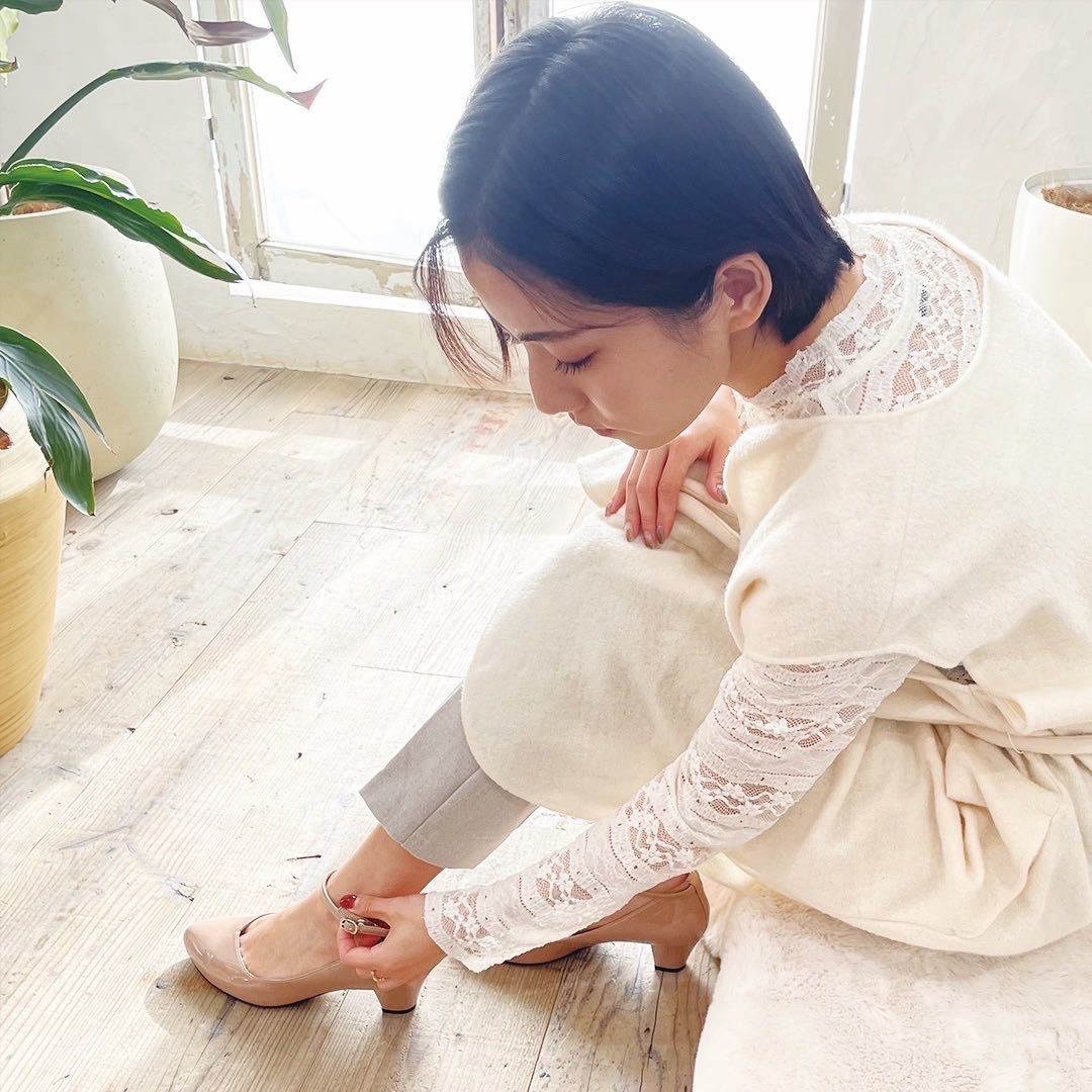 定番商品】〔防水仕様〕〔22.0～25.0〕晴雨兼用ストラップパンプス 