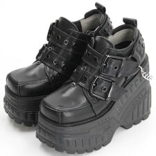 厚底ベルトシューズ