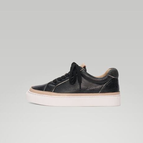 [^:51268]U[̐؂ςȂƃx[W̃RofUCŁA悢i`SAYA炵Xj[J[BtbgɌĂ15mm̃Cq[{JbvC\[ŌX΂ɂȂĂ܂BV[YʂĒڂĂVo[́AVbNȃmg[R[fO[XGbg̑Ɏ΁AObƏ{̒ȂɁB@ۂɂ͊@E߂܂BN[gpɂȂۂ͕ʂɒӂA炩ߖڗȂłB