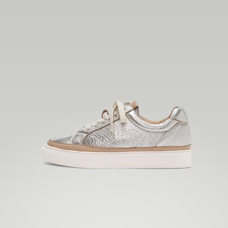 [^:51268]U[̐؂ςȂƃx[W̃RofUCŁA悢i`SAYA炵Xj[J[BtbgɌĂ15mm̃Cq[{JbvC\[ŌX΂ɂȂĂ܂BV[YʂĒڂĂVo[́AVbNȃmg[R[fO[XGbg̑Ɏ΁AObƏ{̒ȂɁB@ۂɂ͊@E߂܂BN[gpɂȂۂ͕ʂɒӂA炩ߖڗȂłB