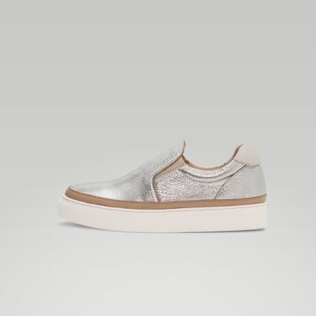 [^:51269]U[̐؂ςȂƃx[W̃RofUCŁA悢i`SAYA炵Xb|BtbgɌĂ15mm̃Cq[{JbvC\[ŌX΂ɂȂĂ܂BV[YʂĒڂĂVo[́AVbNȃmg[R[fO[XGbg̑Ɏ΁AObƏ{̒ȂɁB@ۂɂ͊@E߂܂BN[gpɂȂۂ͕ʂɒӂA炩ߖڗȂłB