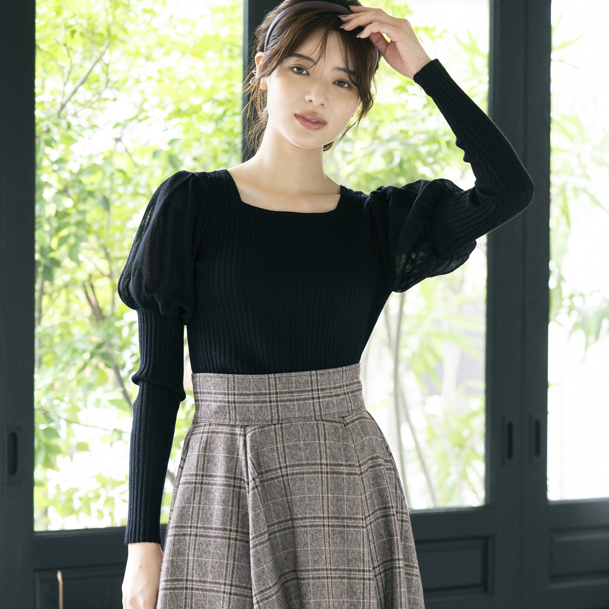 極美品✨マルティニーク ラクーンバルーンスリーブニットプルオーバー セーター moment+（モーメントプラス）の「ブークレヤーンクルーネックバルーン