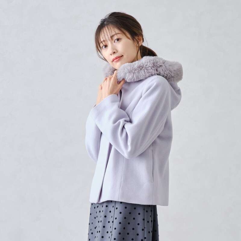 大人綺麗に魅せる。万能アウター。フードファー付きショートコート
