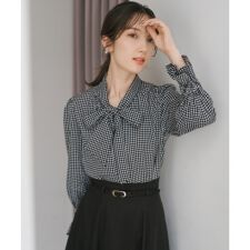 ミッシュマッシュ(MISCH MASCH)の首元ボウタイで華やか、女性らしさあふれる.2025秋冬新作 ボウタイシャーリングブラウス