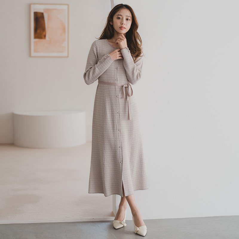 フロッキーフラワー柄で華やかに、歩くたびに揺れる2025秋冬新作