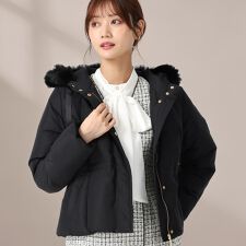 上品リボンと調整ウエストで着映える万能アウター。グログランリボン 