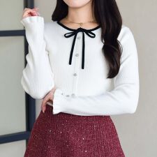 配色リボンとフリル袖で華やか可愛い。着回し力抜群。2025秋冬新作 フリル袖配色リボンニット