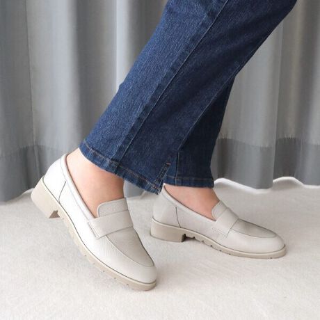 [^:7128]yMODE KAORI CollectionzłH{v͂́̕AEhgE[t@[BAfނ̌yʃ\[ŁAbNXė̂B炩dグvɗDȂ݁AƂӂtBbgBS̓Iɂ₳SnŁAԂłɂȂɂ݌vłBgyŐSn悢Snhӂӂ̑肪SnA߂̒ᔽNbV\tgC\[B悢3.5cmq[ƁAyăNbVɗDꂽ\[ՌzBRہEL@\t̃C\[ŃjIC}Â鑫L[v܂Bgl̃gbhX^CɁh[t@[Ȃł͂̃fBe[AɃNVbNvXBfpȃU[̎Ax[VbNR[fiグBʂ̂AEg\[ŁA肰ȂJWAo܂Bgɂ傤ǂꑫhXj[J[̂悤ȋCyƁAi̗ǂ˔fUCBîo痷s܂ŁACyɗ郍[t@[łByL[[hz#EhgD#fB[X[t@[#łH#{v#yʃ\[#ᔽC\[#lJWA#₷C#25H~V