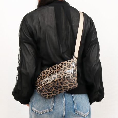 [^:01-00-76455]JVJV cache cache / \tgGiM^V_[fUC|Cgߗp̍̂\tgGig~jV_[Biȃc̃R[f̃|CgɂȂĂ܂Bz[͂̂M`tHfC[Ɏg₷V_[obOłBLxȃJ[oG[VIԂ̂yV_[obOłBAeVEfޓL̂ɂꍇ܂BɂCɂȂꍇ͈xAꂽłgpBEỉ摜͌̏Ǝ˂pxAp̃j^[uEUɂƐFقȂꍇ܂BiڍׁyTCYzF25 F14 }`F10 V_[F70-130y|PbgzOF2 F1yJ@zt@Xi[yd(g)z220yfށzvyYzy艿z5,390~(ō) A4pF~z(10cm~20cm)F500ml{gFuhRZvg-- cache cache / JVJV --JVJVƂ̓tXŁuځvBK[bVƂƔwLтlۂ~bNXfC[JWAȃt@bVWJBJtőfpȃnhNtg₩킢炵`[tgŁAmƂ̃R[fBl[gɉ炵ƗVтvXobOāBîCɓo^肢܂yJ[gɓz̃n[g}[NNbNēׂ⃉Xg1_̂m点AZ[Ȃǂ̂m点󂯎邱Ƃł܂L̕iԂ\tBiԁF01-00-76455obO obN ΂ V_[obO ΂ߊ| NX{fB peg fB[X cache cache 010076455