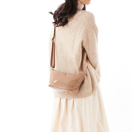 [^:01-00-76455]JVJV cache cache / \tgGiM^V_[fUC|Cgߗp̍̂\tgGig~jV_[Biȃc̃R[f̃|CgɂȂĂ܂Bz[͂̂M`tHfC[Ɏg₷V_[obOłBLxȃJ[oG[VIԂ̂yV_[obOłBAeVEfޓL̂ɂꍇ܂BɂCɂȂꍇ͈xAꂽłgpBEỉ摜͌̏Ǝ˂pxAp̃j^[uEUɂƐFقȂꍇ܂BiڍׁyTCYzF25 F14 }`F10 V_[F70-130y|PbgzOF2 F1yJ@zt@Xi[yd(g)z220yfށzvyYzy艿z5,390~(ō) A4pF~z(10cm~20cm)F500ml{gFuhRZvg-- cache cache / JVJV --JVJVƂ̓tXŁuځvBK[bVƂƔwLтlۂ~bNXfC[JWAȃt@bVWJBJtőfpȃnhNtg₩킢炵`[tgŁAmƂ̃R[fBl[gɉ炵ƗVтvXobOāBîCɓo^肢܂yJ[gɓz̃n[g}[NNbNēׂ⃉Xg1_̂m点AZ[Ȃǂ̂m点󂯎邱Ƃł܂L̕iԂ\tBiԁF01-00-76455obO obN ΂ V_[obO ΂ߊ| NX{fB peg fB[X cache cache 010076455