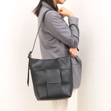 [^:10-00-02300]JVJV cache cache / Cg`[gV_[obOfUC|CgV{̂v̂悤ȍgV_[obOBL̑т҂񂾃Cg`[g̎@ڂV_[obOłBꂢ߂ȕ͋CȂ̂Œʋ΂Ȃǂɂ߁Bz500ml{gg̗ǂTCỸobOłBAeVEfޓL̂ɂꍇ܂BɂCɂȂꍇ͈xAꂽłgpBEỉ摜͌̏Ǝ˂pxAp̃j^[uEUɂƐFقȂꍇ܂BiڍׁyTCYzF30.5  F30  }`F11 V_[F64.5-85y|PbgzOF0 F2yJ@z}Olbgyd(g)z600yfށzvyYzy艿z7,590~(ō)A4pF~z(10cm~20cm)F500ml{gFuhRZvg-- cache cache / JVJV --JVJVƂ̓tXŁuځvBK[bVƂƔwLтlۂ~bNXfC[JWAȃt@bVWJBJtőfpȃnhNtg₩킢炵`[tgŁAmƂ̃R[fBl[gɉ炵ƗVтvXobOāBîCɓo^肢܂yJ[gɓz̃n[g}[NNbNēׂ⃉Xg1_̂m点AZ[Ȃǂ̂m点󂯎邱Ƃł܂L̕iԂ\tBiԁF10-00-02300obO obN ΂ V_[obO NX{fB fB[X jZbNX ArI unbillion JVJV 100002300