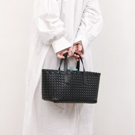 [^:10-00-02530]JVJV cache cache / R[h艡g[gobOfUC|Cge[v̍҂ݍ񂾃~jg[gobOBi`őlۂ͋C̃g[gobOłBz500ml{gg₷TCYŁAȂ悤ɋВobOtĂ܂BAeVEnhChŐYĂׁA{̂̕҂ݏI蕔ɒiTCYAɎ኱̈Ⴂ܂BEfޓL̂ɂꍇ܂BɂCɂȂꍇ͈xAꂽłgpBEỉ摜͌̏Ǝ˂pxAp̃j^[uEUɂƐFقȂꍇ܂BiڍׁyTCYzF35  F15  }`F12 nhオF10y|PbgzOF0 F0yJ@z(Вt)yd(g)z400yfށzv@ВFȁyYzy艿z8,690~(ō)A4pF~z(10cm~20cm)F500ml{gFuhRZvg-- cache cache / JVJV --JVJVƂ̓tXŁuځvBK[bVƂƔwLтlۂ~bNXfC[JWAȃt@bVWJBJtőfpȃnhNtg₩킢炵`[tgŁAmƂ̃R[fBl[gɉ炵ƗVтvXobOāBîCɓo^肢܂yJ[gɓz̃n[g}[NNbNēׂ⃉Xg1_̂m点AZ[Ȃǂ̂m点󂯎邱Ƃł܂L̕iԂ\tBiԁF10-00-02530obO obN ΂ g[gobO  bV fB[X ArI unbillion JVJV 100002530