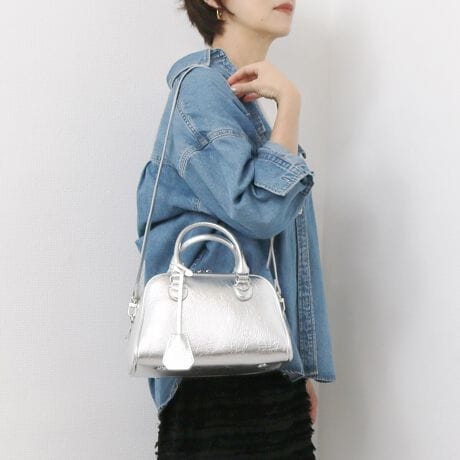 [^:10-00-02951]JVJV cache cache / A\[g{XgobOfUC|CgpC\ƃVo[̍g2way{XgobOBS[hL[`[̂ŃJWA킹͂ʋ΂ɂgIɂItɂ􂵂ĂobOłBɑ傫Jt@Xi[̂ɃtBbgTCYg₷A500mlybg{gɓ邵肵[͂łB400gƂyꂵ|CgBAeVEfޓL̂ɂꍇ܂BɂCɂȂꍇ͈xAꂽłgpBiڍׁyTCYzF27.5  F17.5  }`F15   nhオF9.5@V_[F83.5-108y|PbgzOF0 F2yJ@zt@Xi[yd(g)z400yfށzvyYzy艿z6,930~(ō)A4pF~z(10cm~20cm)F500ml{gFuhRZvg-- cache cache / JVJV --JVJVƂ̓tXŁuځvBK[bVƂƔwLтlۂ~bNXfC[JWAȃt@bVWJBJtőfpȃnhNtg₩킢炵`[tgŁAmƂ̃R[fBl[gɉ炵ƗVтvXobOāBîCɓo^肢܂yJ[gɓz̃n[g}[NNbNēׂ⃉Xg1_̂m点AZ[Ȃǂ̂m点󂯎邱Ƃł܂L̕iԂ\tBiԁF100002951obO obN ΂  {Xg V_[obO NX{fB 2way 2EFC JWA fB[X ArI UB 100002951