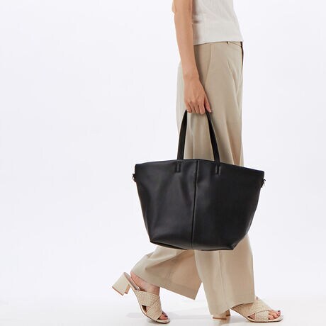 [^:10-00-03740]JVJV cache cache / [|Pbgt2way\tgg[gfUC|Cg}bgñ\tgȍvg2wayg[gobOB_炩̂ւ̂\tgȂ̂ꂵBC|Pbg̓t@Xi[dlAOɃ}Olbgt̃|PbgȂ3̎[|PbgĎg₷łBA4pČꂪł̂Œʋ΂ʊwɂ߂2wayg[gobOłB AeVEfޓL̂ɂꍇ܂BɂCɂȂꍇ͈xAꂽłgpBiڍׁyTCYzF44  F28.5  }`F14   nhオF18@V_[F92y|PbgzOF0 F5yJ@zt@Xi[yd(g)z720yfށzvyYzy艿z8,690~(ō)A4pFz(10cm~20cm)F500ml{gFuhRZvg-- cache cache / JVJV --JVJVƂ̓tXŁuځvBK[bVƂƔwLтlۂ~bNXfC[JWAȃt@bVWJBJtőfpȃnhNtg₩킢炵`[tgŁAmƂ̃R[fBl[gɉ炵ƗVтvXobOāBîCɓo^肢܂yJ[gɓz̃n[g}[NNbNēׂ⃉Xg1_̂m点AZ[Ȃǂ̂m点󂯎邱Ƃł܂L̕iԂ\tBiԁF100003740obO obN ΂  g[gobO V_[obO V_[ A4 ʋ ʊw 2EFC JWA fB[X 100003740