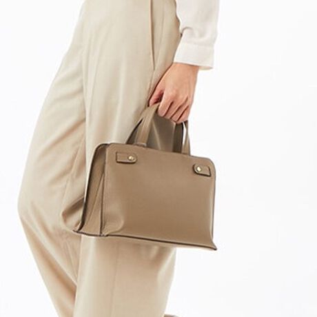 ySTORY@2025.11fځzfڐFFCJVJV cache cache / XNGA2way~jobOfUC|Cg㎿ȃU[fނgpAꂽۂŃJWA炫ꂢ߂܂ŕLX^CɃ}b`2waynhobOB莝łV_[łgfUCŁAg炨o܂ŕL􂵂܂B~j}Ȃ}`肠蒷zA350ml{gA|[`Ȃǂ̕Ki[ł܂B̃t@Xi[tC|PbgAOɂ|Pbg3ŵ肪g₷g[gobOłBAeVEfޓL̂ɂꍇ܂BɂCɂȂꍇ͈xAꂽłgpBiڍׁyTCYzF26  F19  }`F14   nhオF9@V_[F78-99y|PbgzOF0 F1yJ@zt@Xi[yd(g)z420yfށzvyYzy艿z7,590~(ō)A4pF~z(10cm~20cm)F500ml{gFuhRZvg-- cache cache / JVJV --JVJVƂ̓tXŁuځvBK[bVƂƔwLтlۂ~bNXfC[JWAȃt@bVWJBJtőfpȃnhNtg₩킢炵`[tgŁAmƂ̃R[fBl[gɉ炵ƗVтvXobOāBîCɓo^肢܂yJ[gɓz̃n[g}[NNbNēׂ⃉Xg1_̂m点AZ[Ȃǂ̂m点󂯎邱Ƃł܂L̕iԂ\tBiԁF100003560obO obN ΂ g[gobO V_[obO NX{fB 2way 2EFC JWA fB[X 100003560[^:10-00-03560]