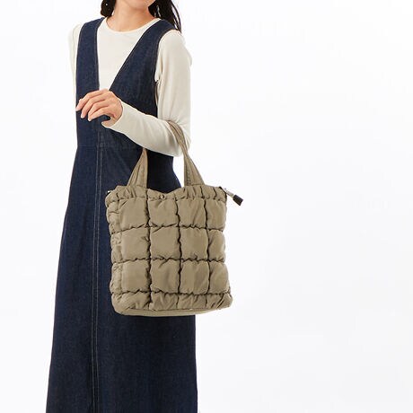 [^:10-00-03770]JVJV cache cache / SLg2wayg[gobOfUC|CgӂƂLeBOfނ͂2wayg[gobOGߊȂgɂ҂ȃACełO\ȃV_[XgbvtŁAƎ΂ߊ|2wayŎg܂VvȂ݊̂fUĆAJWAR[fɍ킹₷łC|Pbg̓t@Xi[AOɂ|Pbgg₷ƂĂyA4pۂ܂̂ŁAʋ΁EʊwEƂoɂ߂łAeVEfޓL̂ɂꍇ܂BɂCɂȂꍇ͈xAꂽłgpBiڍׁyTCYzF26  F31  }`F9   nhオF18@V_[F70-124y|PbgzOF0 F5yJ@zt@Xi[yd(g)z380yfށz|GXeyYzy艿z7,590~(ō)A4pFz(10cm~20cm)F500ml{gFuhRZvg-- cache cache / JVJV --JVJVƂ̓tXŁuځvBK[bVƂƔwLтlۂ~bNXfC[JWAȃt@bVWJBJtőfpȃnhNtg₩킢炵`[tgŁAmƂ̃R[fBl[gɉ炵ƗVтvXobOāBîCɓo^肢܂yJ[gɓz̃n[g}[NNbNēׂ⃉Xg1_̂m点AZ[Ȃǂ̂m点󂯎邱Ƃł܂L̕iԂ\tBiԁF100003770obO obN ΂ g[gobO V_[obO NX{fB 2EFC A4 ʋ ʊw JWA fB[X 100003770