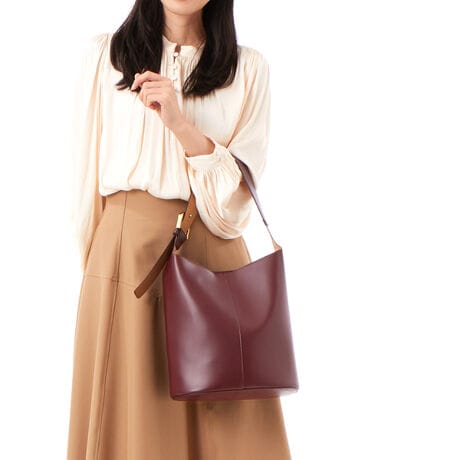 [^:10-00-03320]JVJV cache cache / rbOobNoPcV_[fUC|Cgꂽ~j}fUC͂̃oPbgV_[obOBV{̂ȂȂ߂炩Ȏ̍vgpAS[hŏiȃANZg܂BL߂̃}`Əc̃tHŁAڈȏ̎[͂Boʋ΂ɂ҂̃TCYłBJ̓}OlbgŒg̏oX[YBVvȂ@\ƃfUC˔AfC[[XɍœKȃACełBEȂ߂炩ȑlۂfނgpEłV_[EB5pcɓTCYAeVEfޓL̂ɂꍇ܂BɂCɂȂꍇ͈xAꂽłgpBEC␅G(JAAAR[ŉtȂ)ɂF̂₷fނgpĂ܂BWF̂mƂ̑gݍ킹͂TBiڍׁyTCYzF33@26  F27.5  }`F16   V_[F40-63y|PbgzOF0 F1yJ@z}Olbgyd(g)z420yfށzvyYzy艿z8,690~(ō)A4pF~z(10cm~20cm)F500ml{gFuhRZvg-- cache cache / JVJV --JVJVƂ̓tXŁuځvBK[bVƂƔwLтlۂ~bNXfC[JWAȃt@bVWJBJtőfpȃnhNtg₩킢炵`[tgŁAmƂ̃R[fBl[gɉ炵ƗVтvXobOāBîCɓo^肢܂yJ[gɓz̃n[g}[NNbNēׂ⃉Xg1_̂m点AZ[Ȃǂ̂m点󂯎邱Ƃł܂L̕iԂ\tBiԁF100003320obO obN ΂ V_[ oPcobO JWA fB[X 100003320