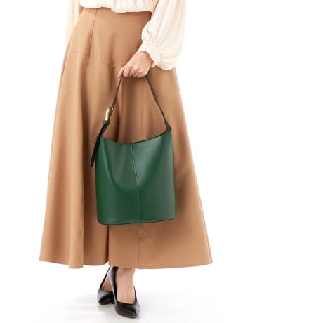 [^:10-00-03320]JVJV cache cache / rbOobNoPcV_[fUC|Cgꂽ~j}fUC͂̃oPbgV_[obOBV{̂ȂȂ߂炩Ȏ̍vgpAS[hŏiȃANZg܂BL߂̃}`Əc̃tHŁAڈȏ̎[͂Boʋ΂ɂ҂̃TCYłBJ̓}OlbgŒg̏oX[YBVvȂ@\ƃfUC˔AfC[[XɍœKȃACełBEȂ߂炩ȑlۂfނgpEłV_[EB5pcɓTCYAeVEfޓL̂ɂꍇ܂BɂCɂȂꍇ͈xAꂽłgpBEC␅G(JAAAR[ŉtȂ)ɂF̂₷fނgpĂ܂BWF̂mƂ̑gݍ킹͂TBiڍׁyTCYzF33@26  F27.5  }`F16   V_[F40-63y|PbgzOF0 F1yJ@z}Olbgyd(g)z420yfށzvyYzy艿z8,690~(ō)A4pF~z(10cm~20cm)F500ml{gFuhRZvg-- cache cache / JVJV --JVJVƂ̓tXŁuځvBK[bVƂƔwLтlۂ~bNXfC[JWAȃt@bVWJBJtőfpȃnhNtg₩킢炵`[tgŁAmƂ̃R[fBl[gɉ炵ƗVтvXobOāBîCɓo^肢܂yJ[gɓz̃n[g}[NNbNēׂ⃉Xg1_̂m点AZ[Ȃǂ̂m点󂯎邱Ƃł܂L̕iԂ\tBiԁF100003320obO obN ΂ V_[ oPcobO JWA fB[X 100003320