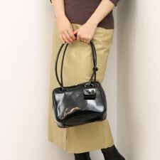 カシュカシュ cachecache / エナメル調中型ボストン