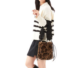 カシュカシュ cachecache / フリルショルダー付エコファー巾着バッグ