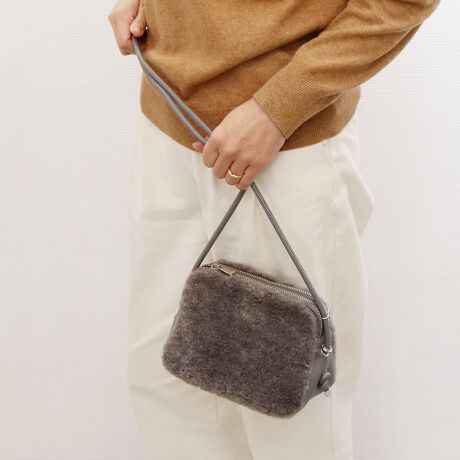 [^:10-00-03900]JVJV cache cache / tFCN{A~jV_[fUC|CgёZ߂̃{AV_[obOBŏH~̃JWAR[fĂ鉷݂̂fށBC|Pbg22wɕꂽȂ̂ŒႲႹg@~jzA|[`AX}zȂǂ[ł܂BV_[̓TCȟіڂς邱ƂŒ̔ł܂BAeVEfޓL̂ɂꍇ܂BɂCɂȂꍇ͈xAꂽłgpBiڍׁyTCYzF20  F15  }`F10.5   V_[F120y|PbgzOF1 F2yJ@zt@Xi[yd(g)z220yfށz|GXe vyYzy艿z6,490~(ō)A4pF~z(10cm~20cm)F~500ml{gF~uhRZvg-- cache cache / JVJV --JVJVƂ̓tXŁuځvBK[bVƂƔwLтlۂ~bNXfC[JWAȃt@bVWJBJtőfpȃnhNtg₩킢炵`[tgŁAmƂ̃R[fBl[gɉ炵ƗVтvXobOāBîCɓo^肢܂yJ[gɓz̃n[g}[NNbNēׂ⃉Xg1_̂m点AZ[Ȃǂ̂m点󂯎邱Ƃł܂L̕iԂ\tBiԁF100003900obO obN ΂ t@[obO V_[obO NX{fB ~jV_[ ~jobO JWA fB[X 100003900