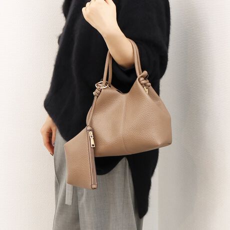 [^:10-00-04200]JVJV cache cache / |[`tmbgnh2wayV{g[gfUC|Cg炩ȃV{͂̃\tggpAԂȃg[gobOBRƂtHɃmbgfBe[ƃS[hfāAiōfUCłBV_[XgbvtŁA񂰁EȂȂߊ|2WAYŊy߂̂|CgBԂȂzsb^܂邮炢̎g₷TCYBO\ȃ|[`tŃbvCzȂǂ̏ɂ֗łBfC[g͂Aꂢ߃R[f₨oV[ɂ}b`閜\obOłBAeVEfޓL̂ɂꍇ܂BɂCɂȂꍇ͈xAꂽłgpBiڍׁyTCYz({)F24@19.5  F23  }`F10.5     nhオF14@V_[F85-110.5@(|[`)18@c10@}`7 y|PbgzOF0 F0yJ@z}Olbgyd(g)z380yfށzvyYzA4pF~z(10cm~20cm)F500ml{gFuhRZvg-- cache cache / JVJV --JVJVƂ̓tXŁuځvBK[bVƂƔwLтlۂ~bNXfC[JWAȃt@bVWJBJtőfpȃnhNtg₩킢炵`[tgŁAmƂ̃R[fBl[gɉ炵ƗVтvXobOāBîCɓo^肢܂yJ[gɓz̃n[g}[NNbNēׂ⃉Xg1_̂m点AZ[Ȃǂ̂m点󂯎邱Ƃł܂L̕iԂ\tBiԁF10-00-04200g[gobO ~jobO JWA fB[X 100004200