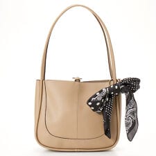 カシュカシュ cachecache / スカーフチャーム付きロングハンドルトート