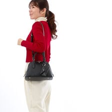 カシュカシュ cachecache / ポーチ付きシェル型ボストン