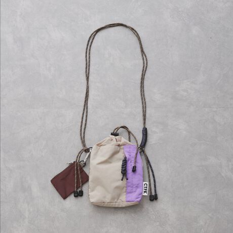 [^ԁF2334-49050]yENIM BY VICKY/GjoCrbL[zt@bVɂ̓[ȂA̍DȃX^CRɁBh炵AEP̃t@bVhe[}Ƀj[NȃfUCƎp˂[h[učGlC̋В^V_[obNoIPOINTiCfނŌydɂȂĂ̂ŃfC[gɃTbƎg悤ɃR[fBl[gɓރfUCɁɃ|Pbg{AbvL[Ȃǂ̏Ǝ[ł܂ByCONTROL FREAK^Rg[t[NzCASUAL C DAILY & TRENDx[VbNAghǂ炵 JWAX^CDȑSĂ̕Ɍ Sn悭AfC[ɎgACeĂ܂BFABRICg₷ƂƂǋ[͔Q̝ВobOBnh͒Z߂猨|̒܂Œ߉\BCOORDINATEyďvŃX^CO₷AV[YXŊ􂵂܂BgXEFbg~fj̃JWA킹͂AVA[jbg~ICXJ[ĝꂢ߃X^Cɂg炨d܂ŕLpłobOłBVvȃfUCŃvCx[gEdpƗlXȃV[Ŏgp\Œj킸jZbNXɂ߁B----------------------------------FȂF ʐLkFȂnF |PbgF ----------------------------------摜̏i̓TvƂȂ܂̂Ŏۂ̏iƎdlAHATCY኱قȂꍇ܂Bql̃j^[ɂۂ̂FƑقȂꍇ܂BBe󋵂̓ɂAFقȂČꍇ܂B֘A[hFVICKY ENIM BY VICKY GjoCrbL[ fB[X 2024H~ 2024AW H~ ~  V lJWA lR[f iC 