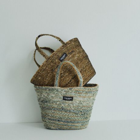 [^ԁF2314-53031]POINTqSONIA BENGALi\jA xKjrxKnɏZމˋ̏uSONIAv̍DȃeCXgoOfV̓VRfނ҂݂̋Zpŕ\RNVBlۂƗVѐS˔fUC̃uhłB҂݂DAr[YhJȂǃnh[NɂiWJĂ܂BCN~bNXobO̓TCNނuhVRfނ̃nhobOłBlCr[n̓fjuhAu[nJ[ČɂȂĂ܂B----------------------------------摜̏i̓TvƂȂ܂̂Ŏۂ̏iƎdlAHATCY኱قȂꍇ܂Bql̃j^[ɂۂ̂FƑقȂꍇ܂BBe󋵂̓ɂAFقȂČꍇ܂B֘A[hFVICKY rbL[ fB[X V lJWA lR[f 2025t 2025SS t ĕ ĕ VRf hJ obO