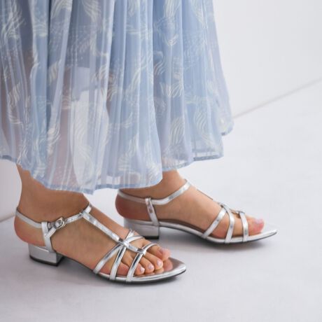 [^ԁF2214-53029]摜̏i̓TvƂȂ܂̂Ŏۂ̏iƎdlAHATCY኱قȂꍇ܂Bql̃j^[ɂۂ̂FƑقȂꍇ܂BBe󋵂̓ɂAFقȂČꍇ܂B֘A[hFQUEENS COURT NC[YR[g T_ [q[ Xgbv 2025t 2025SS  