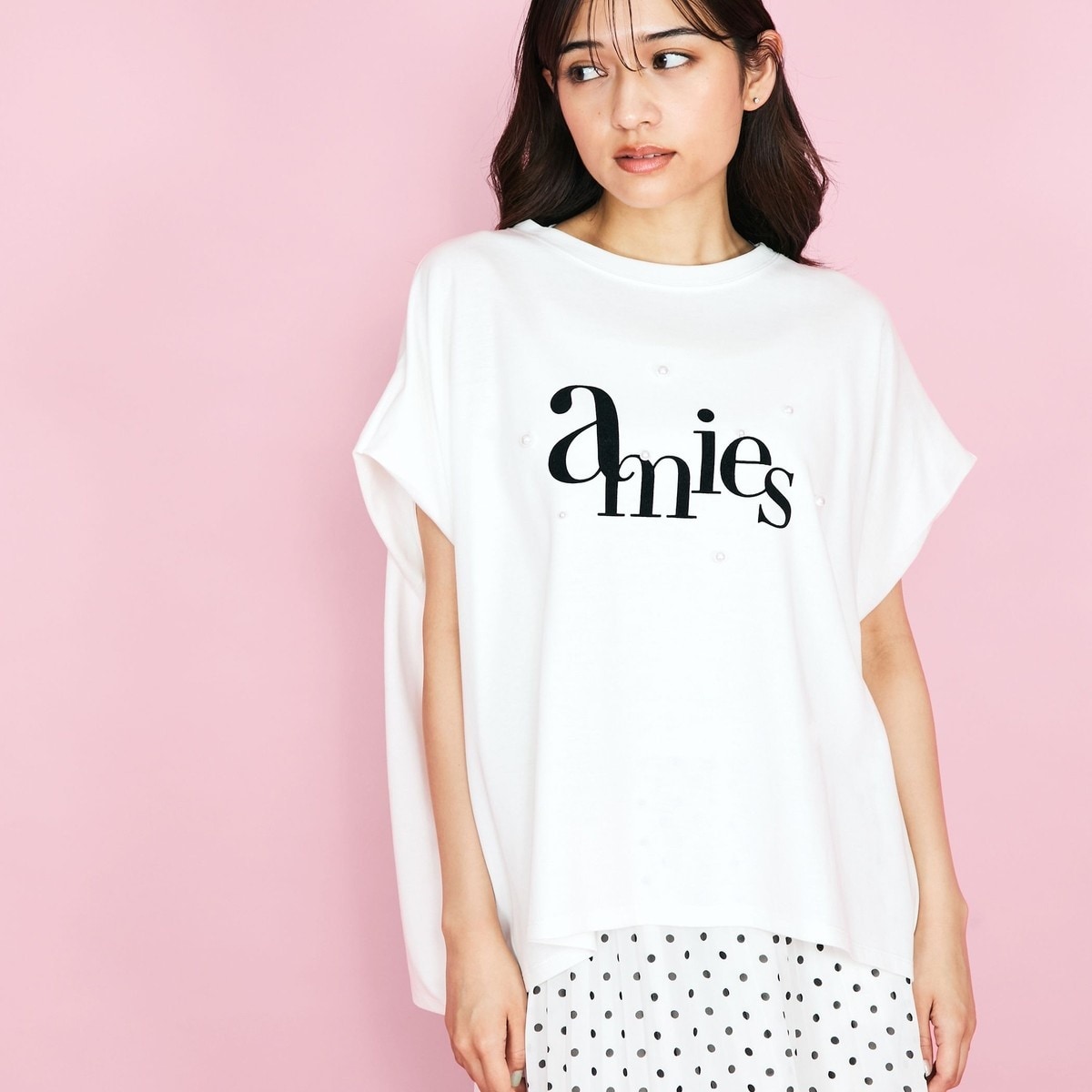 【LHELBIE】パール付きロゴプリントTシャツ≪洗濯機で洗える≫ LHELBIE】パール付きロゴプリントTシャツ≪洗濯機で洗える