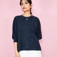 クイーンズコート(QUEENS COURT)のフラワーカットジャガードトップス≪手洗い可能≫