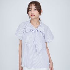 クイーンズコート(QUEENS COURT)のボウタイリボンフレアスリーブブラウス≪洗濯機で洗える≫