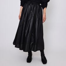 シアーレザー調フレアスカート≪手洗い可能≫