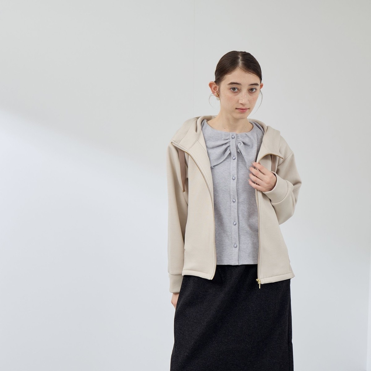 カルゼダンボール異素材切替パーカー | クイーンズコート(QUEENS COURT