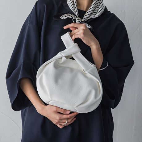 [^ԁF2102-51304]fUC|CgRƂ`킢񂰃g[gobOBƍi`[hɂLC߃JWAɂR[fBl[g₷fUCBzAX}zA߃|[`ȂǂoɕK{Ȃ̂͂[Ă܂B-fg 166cm 170cm / pTCY M摜̏i̓TvƂȂ܂̂Ŏۂ̏iƎdlAHATCY኱قȂꍇ܂Bql̃j^[ɂۂ̂FƑقȂꍇ܂BBe󋵂̓ɂAFقȂČꍇ܂B֘A[hFMAYSON GREY socolla C\OC \R lJWA 2025t 2025SS t t LJW v ̓ Mtg