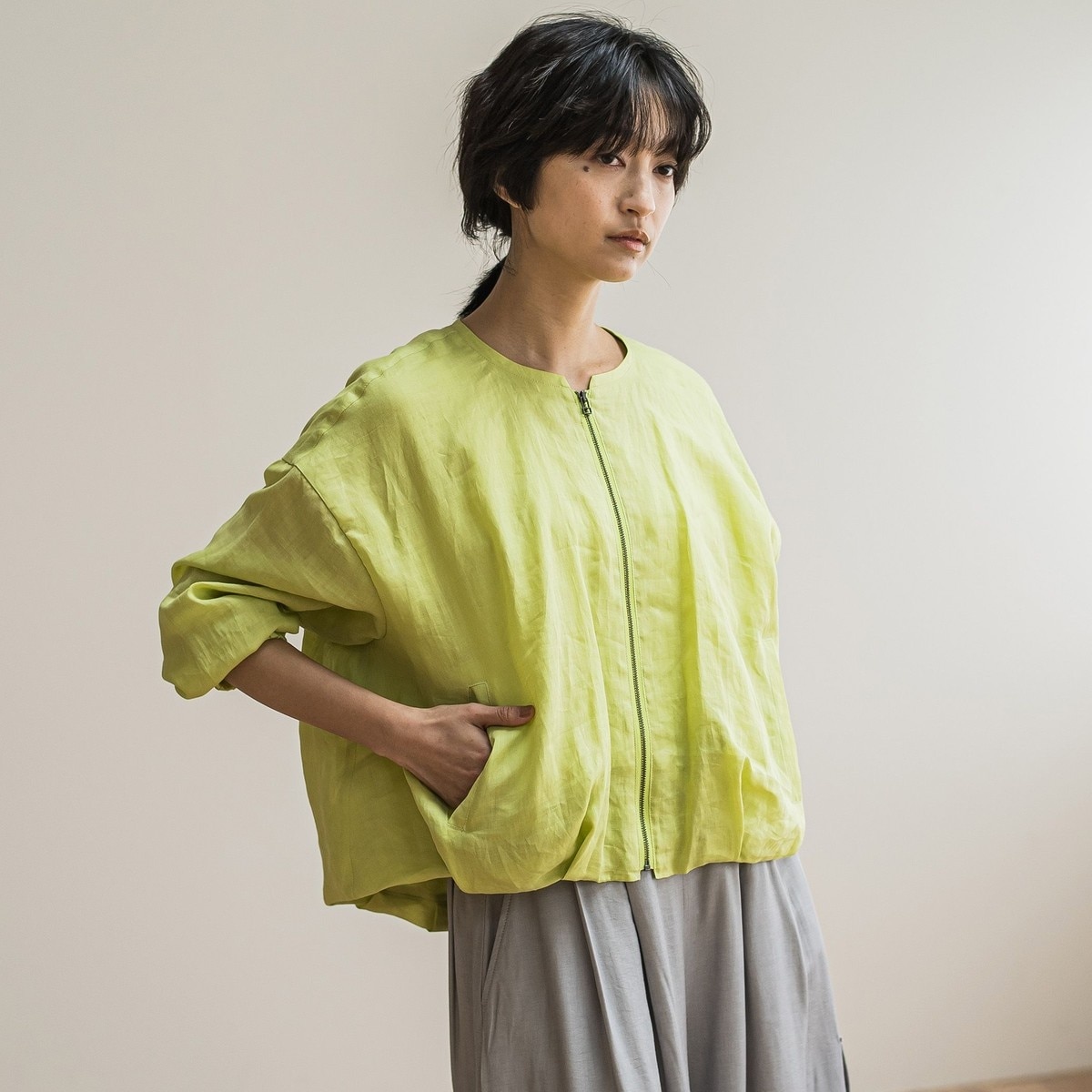 美品✨セオリー CRUSHED SATIN ブルゾン お家洗い可 ネイビー S 古畑星夏さん着用／洗える】シアーブルゾン（2002575144