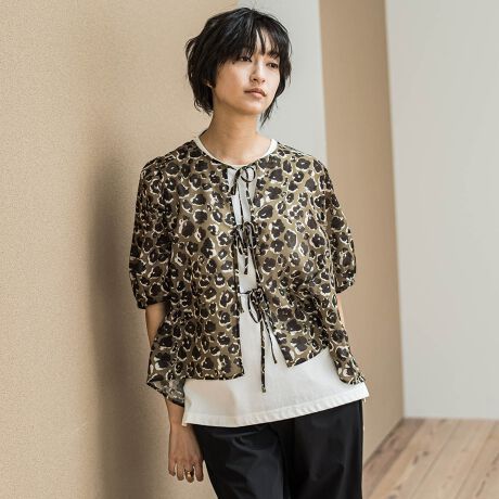 [^ԁF2113-53050]yfUCPOINTz̎́AIp[hvgBh̃Ip[hɁAӂVGbgŊÂMIXABACK{uEXBVbNȃg[ŕ\IWivgڂ䂭ꖇBOtɂĒpłA2WAYp^[BtAVGbgRpNgȌݒAӂ肵5AlɃ}b`oXɎdグ܂ByX^COzpV[gpc⃏ChpcAh{gƂ̍킹߁BfjŃJWAɍ킹ĂfGłByfނ̓zy|GXe[ẑ悤ȃtV̂\ʂƁAi`ȕ̃|GXe[gpB_炩Ɛ́B-----------------------------------------------------------------@ƒFt30xƂA@ŔɎア󂪂łBRF݂̒花悢BACFʉx120xƂăACdグłBhCN[jOFΖnn܂ɂアhCN[jOłB----------------------------------------------------------------fg 166cm 170cm / pTCY M摜̏i̓TvƂȂ܂̂Ŏۂ̏iƎdlAHATCY኱قȂꍇ܂Bql̃j^[ɂۂ̂FƑقȂꍇ܂BBe󋵂̓ɂAFقȂČꍇ܂B֘A[hFMAYSON GREY socolla C\OC \R fB[X V lJWA lR[f LJW 2025t 2025SS t ĕ ĕ  uEX |GXe N[lbN qEEIp[h ܕ 